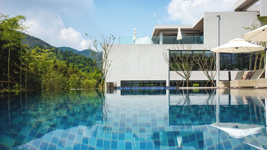 Nian hotel & resorts