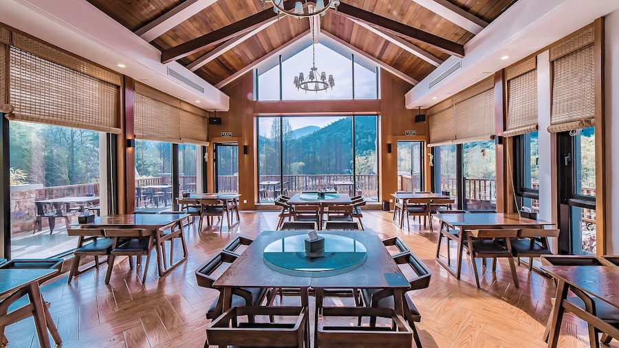 Nian hotel & resorts