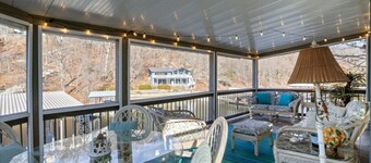 The Glass Haven â No wake Cove, Hot Tub, & Fire Pit!