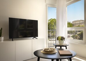 Smart TV - Arena Views & City Charm - Perfect Stay in the Heart of Pula (Pula)