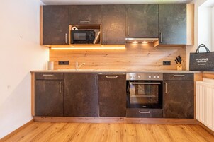 Deluxe Apartment, Multiple Beds, Mountain View | Private kitchen | Full-size fridge, microwave, oven, stovetop