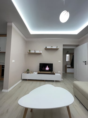 PamiHouse apartment in the beautiful district of Fier, WIFI and free parking 