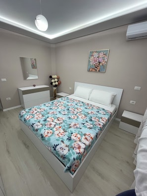 1 habitación, tabla de planchar con plancha, wifi y ropa de cama 