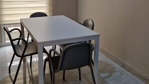 Căn hộ, 1 phòng ngủ, phù hợp cho người khuyết tật, sân hiên | Phòng ăn