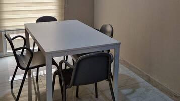 Apartment, 1 Bedroom, Accessible, Patio | Dining room