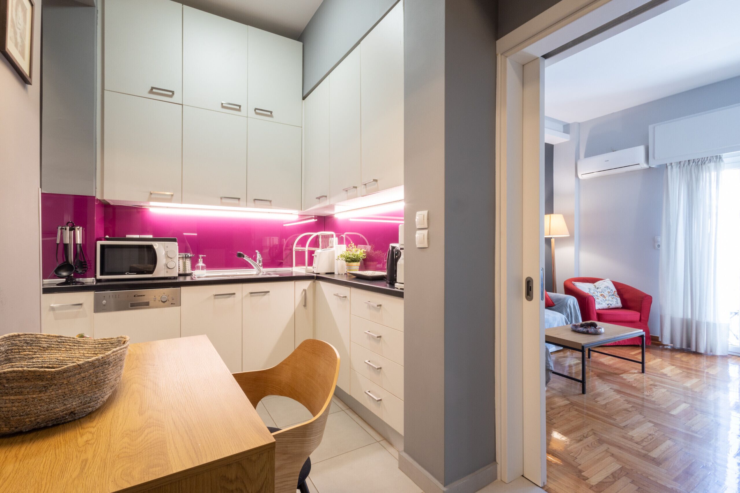 Fridge, oven, coffee/tea maker, electric kettle