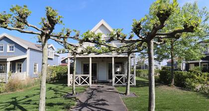 Bungalow in South Holland by the Water