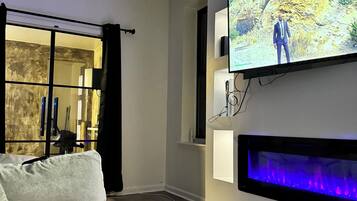 Smart TV, fireplace