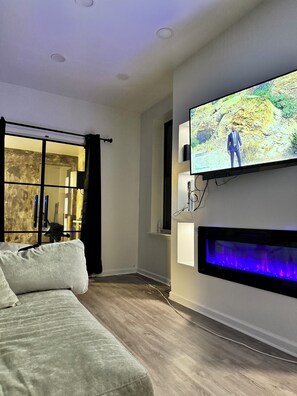 Smart TV, fireplace