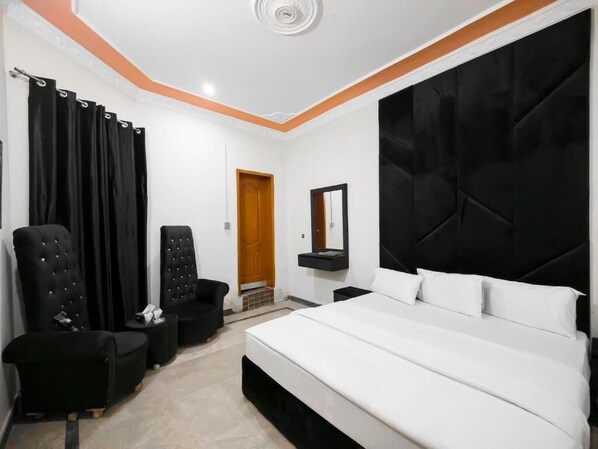 Camera Deluxe con letto matrimoniale o 2 letti singoli, vista città | Una scrivania, Wi-Fi gratuito