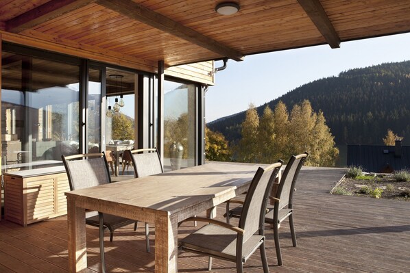 Outdoor dining - Villa in Pec pod Snezkou With hot tub (Pec pod Snezkou)