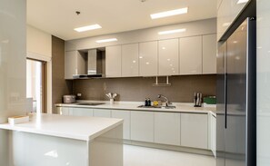 Køleskab, mikrobølgeovn