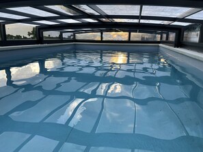 Villa | Havuz | Kapalı yüzme havuzu, açık yüzme havuzu 