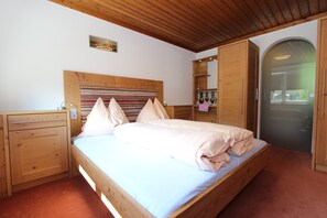 10 bedrooms, bed sheets - Modern Holiday Home in Maria Alm Near Ski Area (Maria Alm am Steinernen Meer)