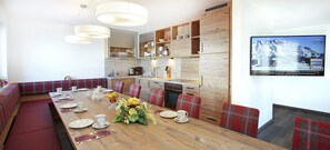 Classic House, 3 Bedrooms | Private kitchen