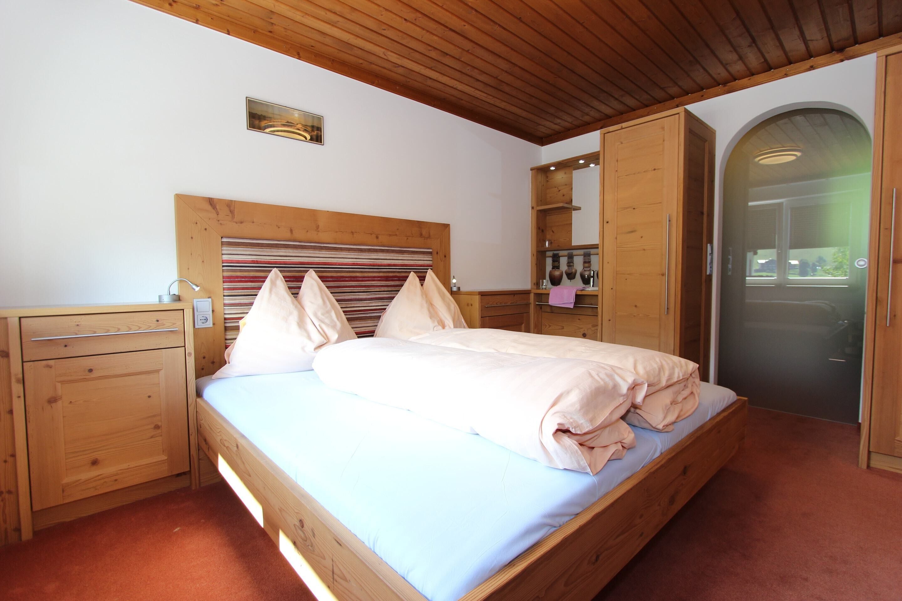 10 bedrooms, bed sheets