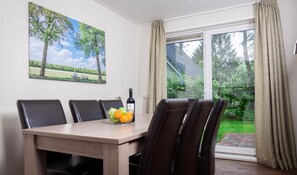 House - Apartment in Utrecht Near Scenic Canals (Scherpenzeel)