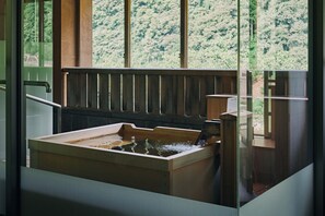 Deluxe Suite with open-air bath, River View, Non-Smoking | Bathroom | Free toiletries, hair dryer, slippers, towels