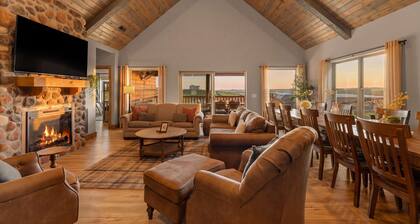 Spacious Lake View Cabin!