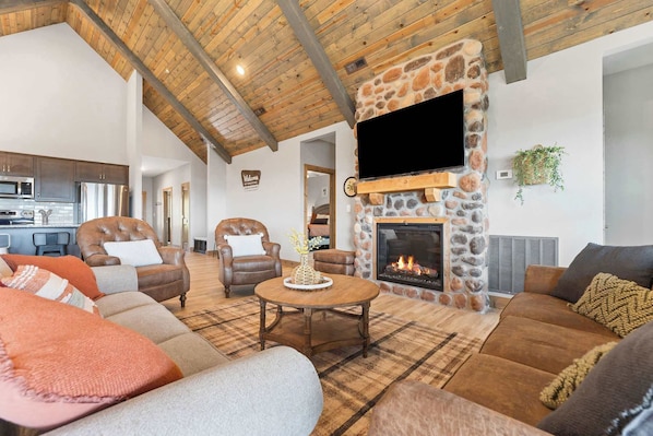 TV, fireplace