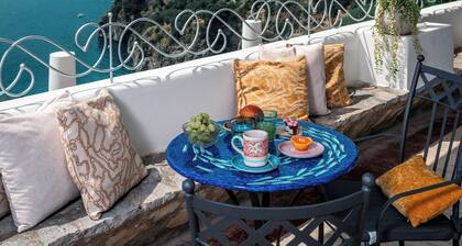 Romantic Suite with terrace sea view and free parking