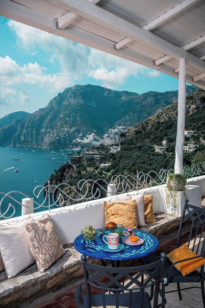 Romantic Suite with terrace sea view and free parking