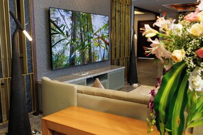 In-room safe, desk, blackout curtains, soundproofing - The Tivoli New Delhi (New Delhi)