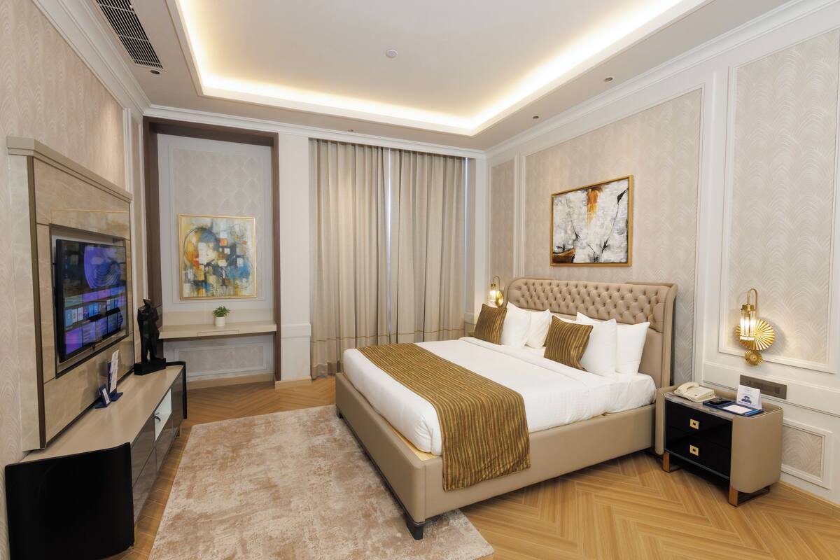 Presidential Room | In-room safe, blackout curtains, soundproofing, iron/ironing board