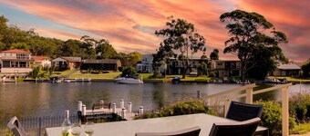 Doug's Jetty - Family Waterfront Getaway