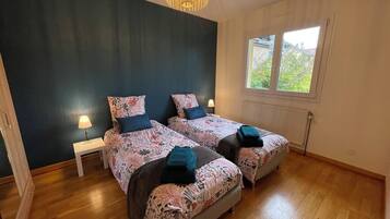 3 Schlafzimmer, Schreibtisch, Reisekinderbett, WLAN