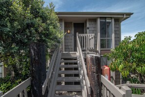 Exterior - Panoramic Water Views - Steps to the Beach  - F-2 (Oceanside)
