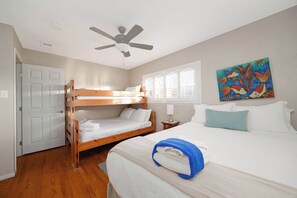 3 bedrooms, desk, iron/ironing board, WiFi