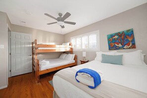 3 Schlafzimmer, Schreibtisch, Bügeleisen/Bügelbrett, WLAN