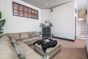 TV, fireplace, offices - Panoramic Sunset View Roof Deck | Walk to Beach! (Oceanside)