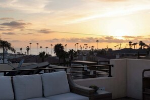 Property grounds - Panoramic Sunset View Roof Deck | Walk to Beach! (Oceanside)