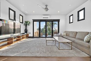 TV, fireplace, offices - Panoramic Sunset View Roof Deck | Walk to Beach! (Oceanside)