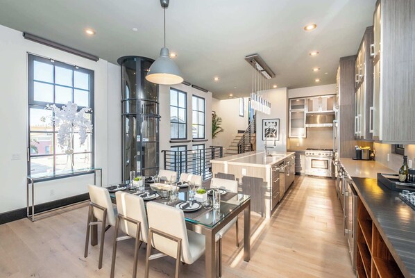 Dining - Panoramic Sunset View Roof Deck | Walk to Beach! (Oceanside)