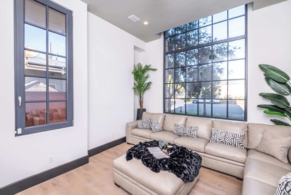 TV, fireplace, offices - Panoramic Sunset View Roof Deck | Walk to Beach! (Oceanside)