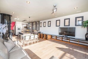 TV, fireplace, offices