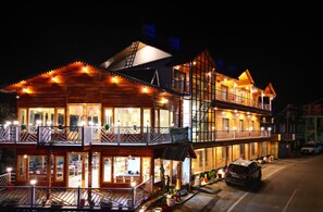 Front of property - The Golden Castle Hotels (Dhari)