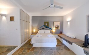 3 bedrooms, desk, iron/ironing board, travel cot