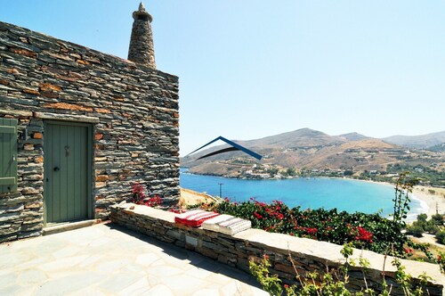 Otzia Sunrise Retreat, overlooking the Bay of Otzia