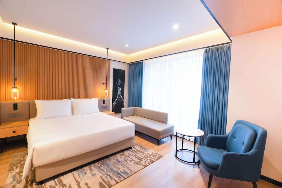 Junior Suite | Minibar, in-room safe, soundproofing, iron/ironing board