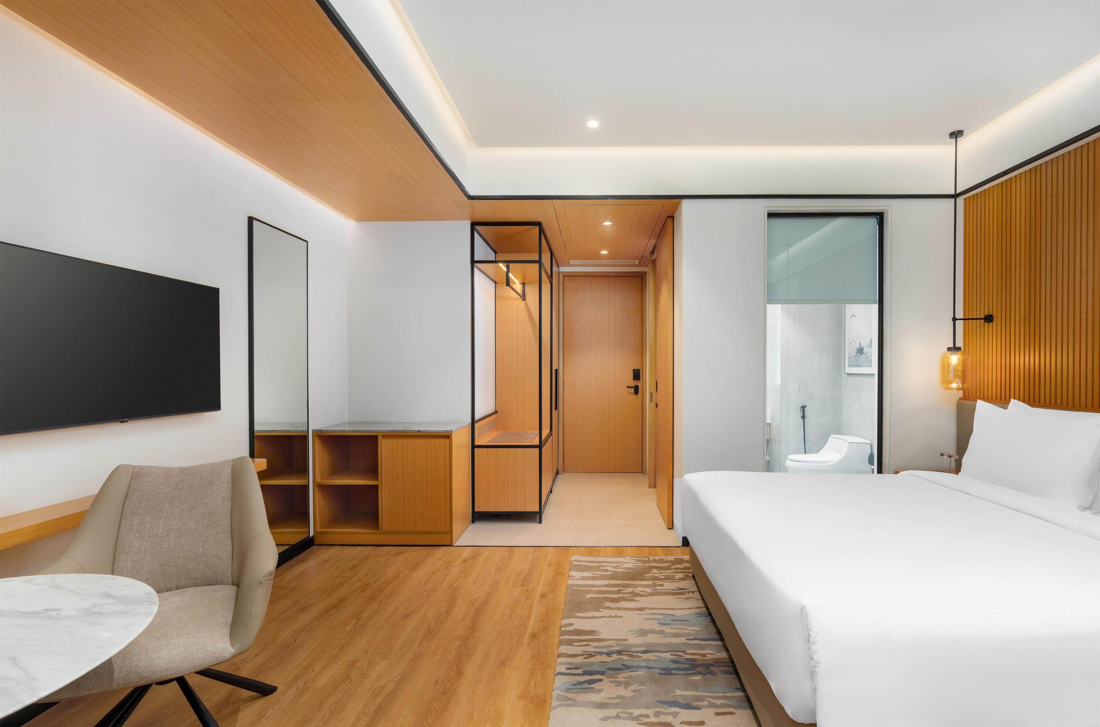 Junior Suite | Minibar, in-room safe, soundproofing, iron/ironing board