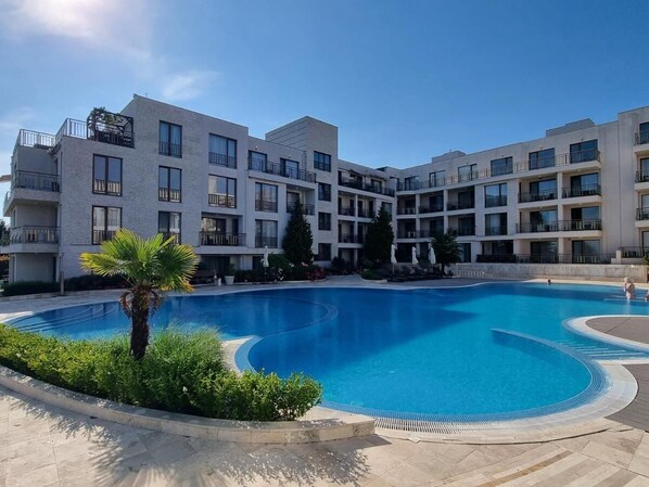 Pool - Beachfront hotel Diamond beach, Apartment Alkor ,Sarafovo
достъп летище на 2 км (Burgas)