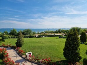 Property grounds - Beachfront hotel Diamond beach, Apartment Alkor ,Sarafovo
достъп летище на 2 км (Burgas)