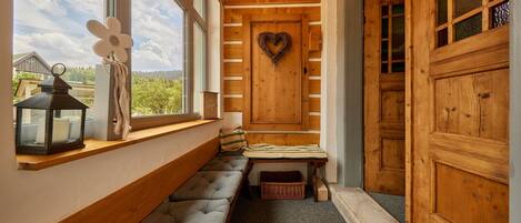 المنشأة من الداخل