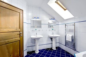 Apartment | Bathroom