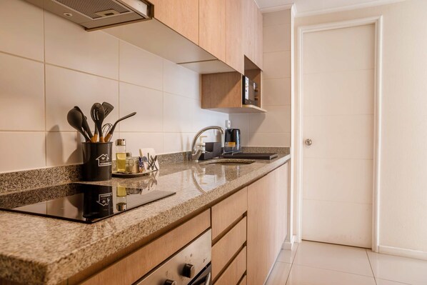 Coffee/tea maker, fridge, microwave, oven