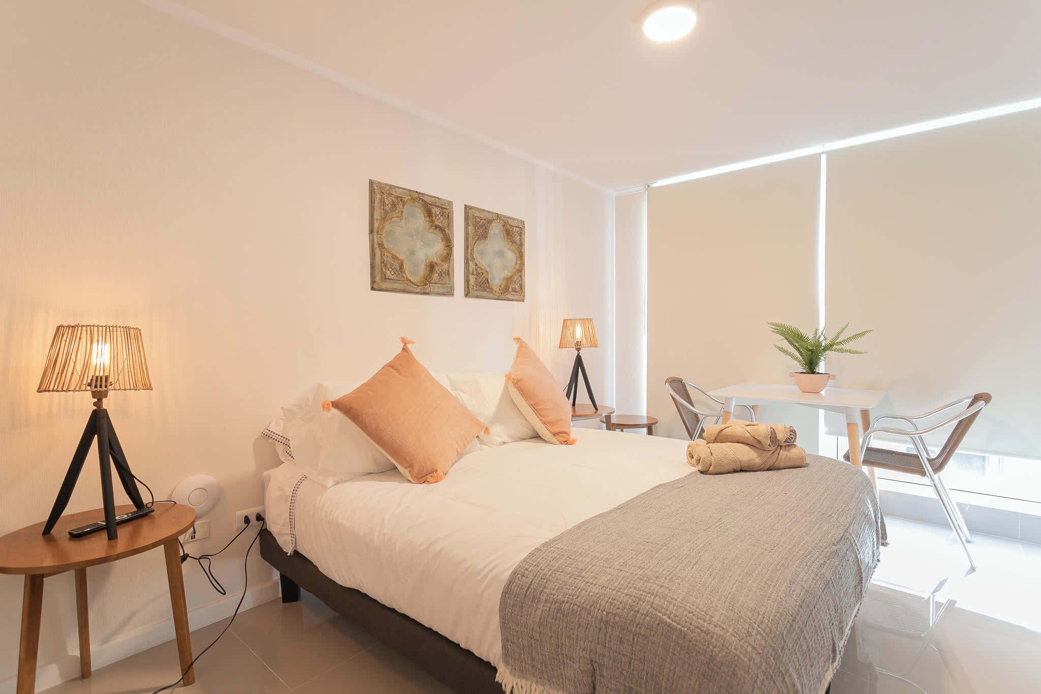 Iron/ironing board, WiFi, bed sheets